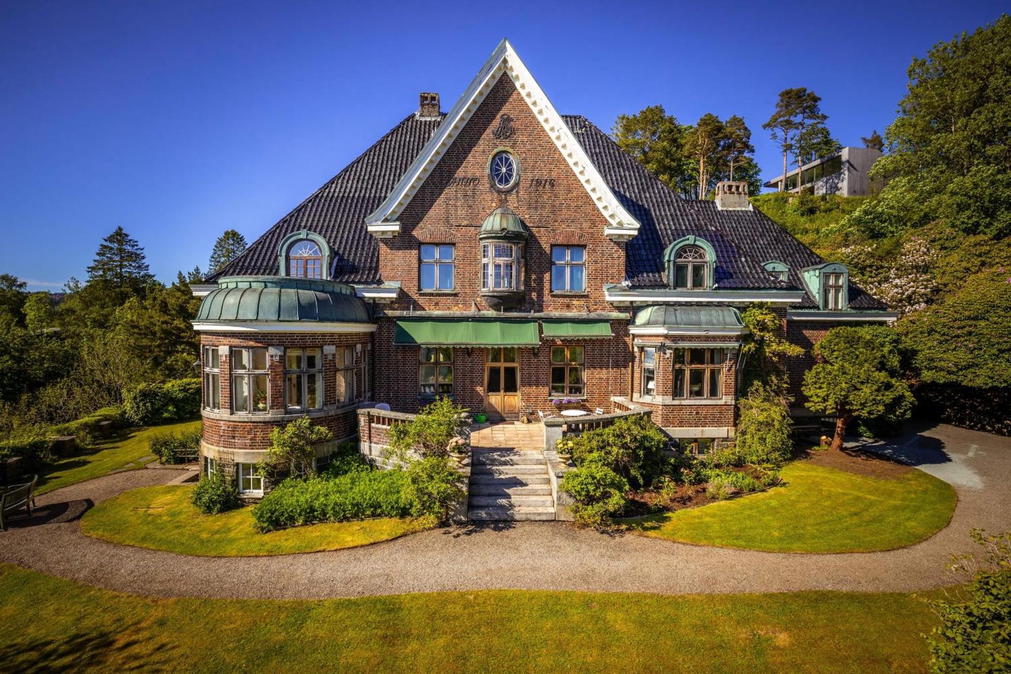 Unique Victorian Villa With Private Coastline Берген Екстериор снимка